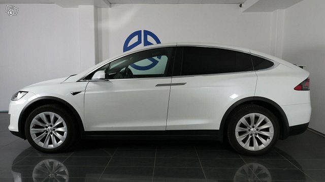 Tesla Model X 2