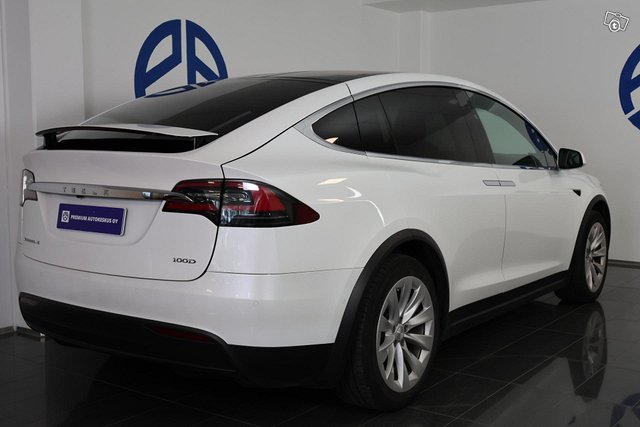 Tesla Model X 5