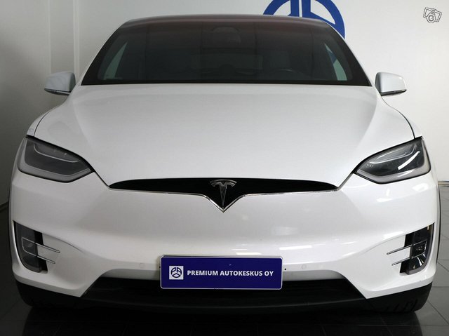 Tesla Model X 8