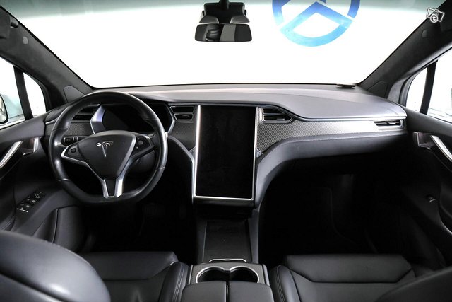 Tesla Model X 17