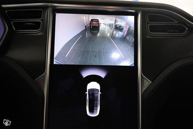 Tesla Model X 23