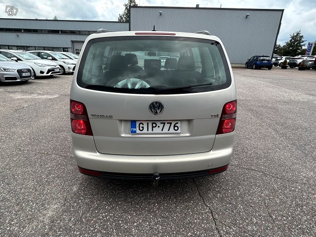 VOLKSWAGEN Touran 4