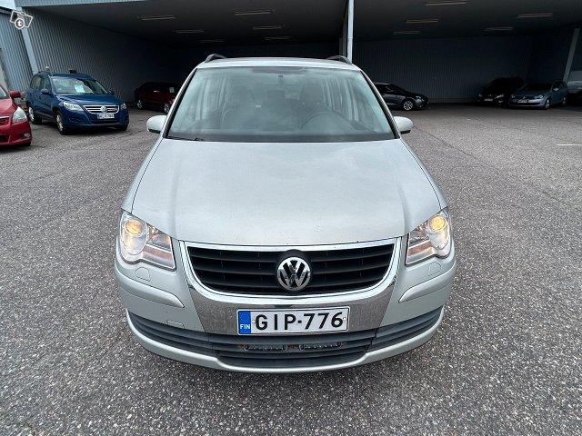 VOLKSWAGEN Touran 8