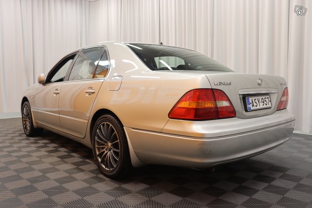 Lexus LS 4