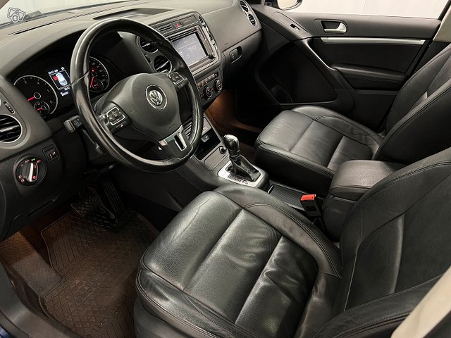 Volkswagen Tiguan 9