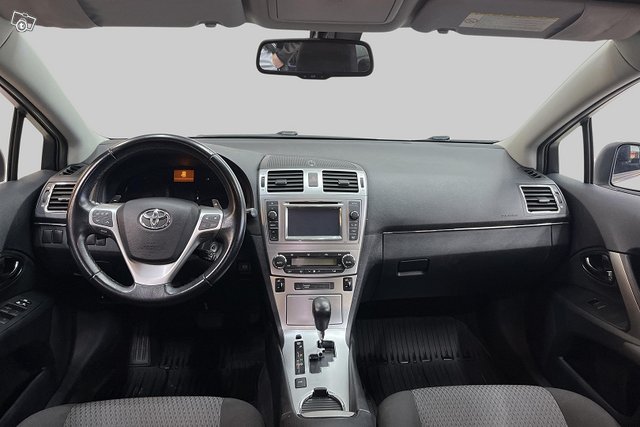 Toyota Avensis 13