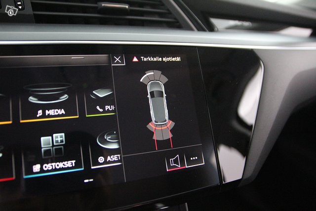 AUDI E-TRON 19