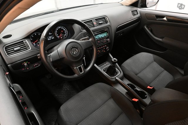 Volkswagen Jetta 16