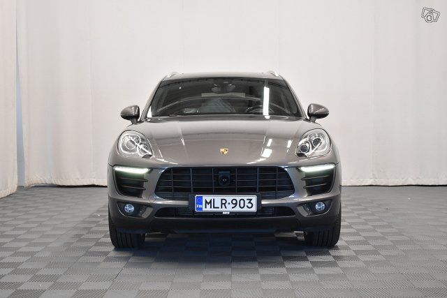 Porsche Macan 2