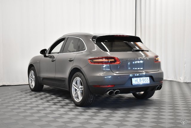 Porsche Macan 8