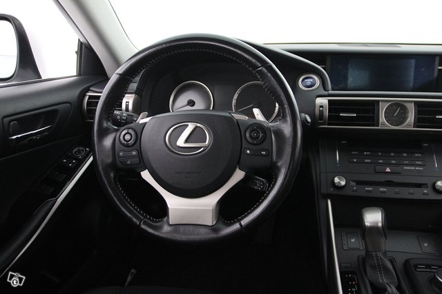 Lexus IS 14