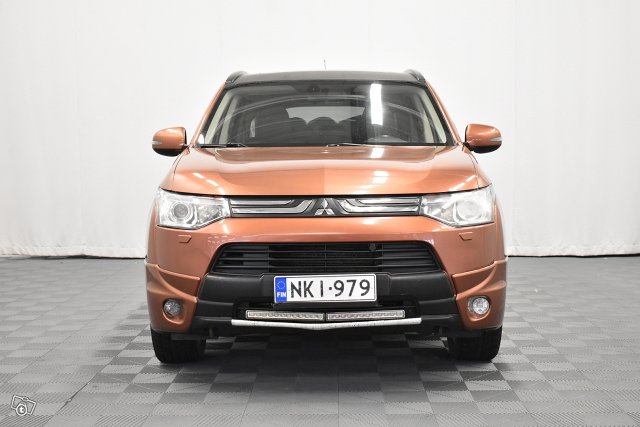 Mitsubishi Outlander 2