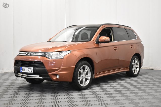 Mitsubishi Outlander 4