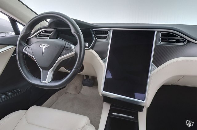 Tesla Model S 9