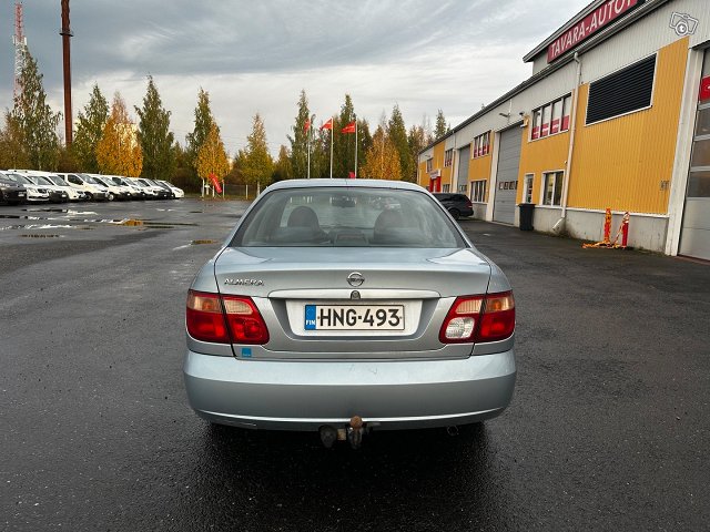 Nissan Almera 4