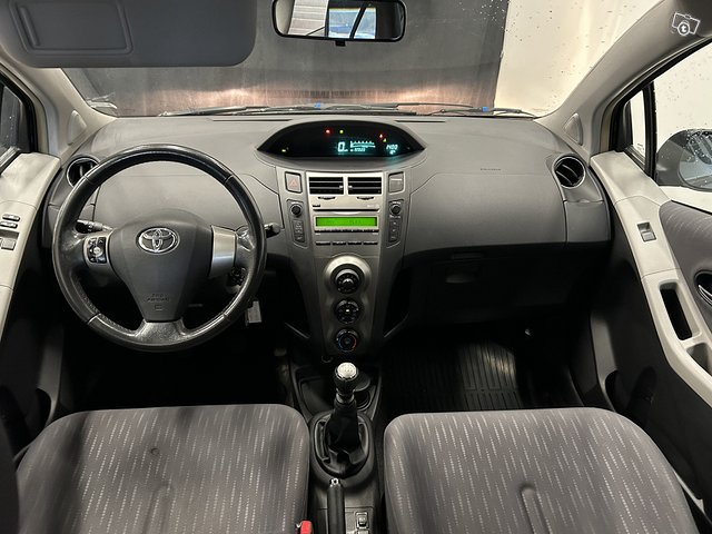 Toyota Yaris 10