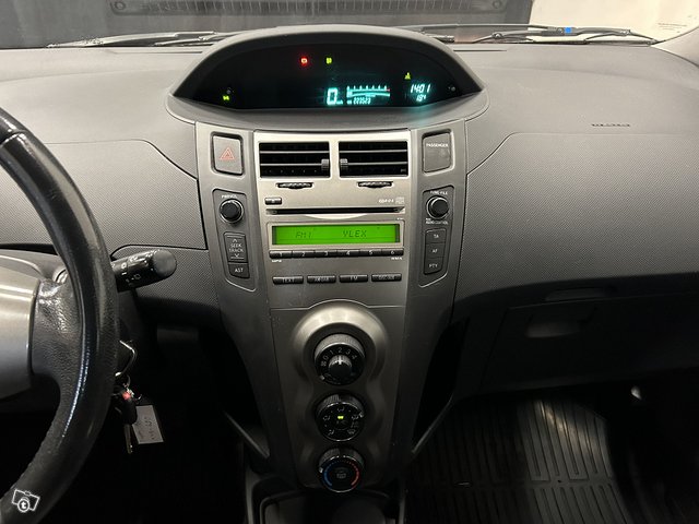 Toyota Yaris 14