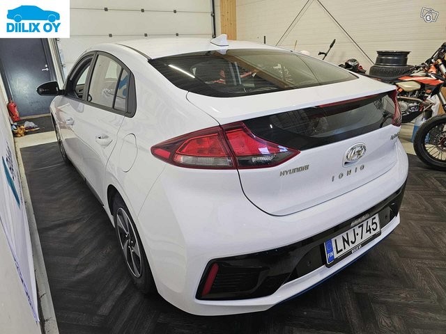 Hyundai Ioniq Hybrid 4