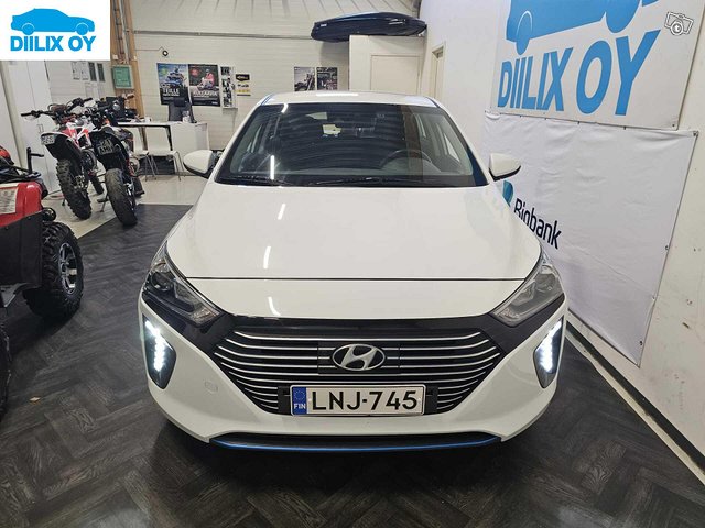 Hyundai Ioniq Hybrid 7