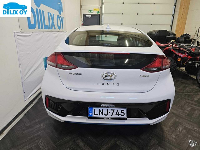 Hyundai Ioniq Hybrid 8