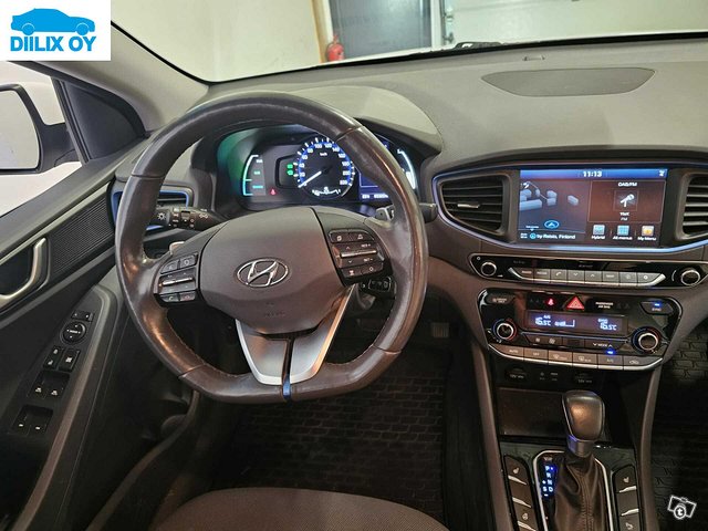 Hyundai Ioniq Hybrid 11