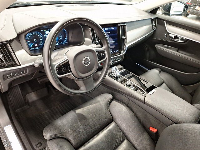 Volvo V90 8