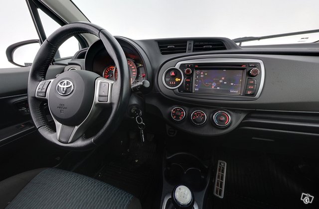 Toyota Yaris 9