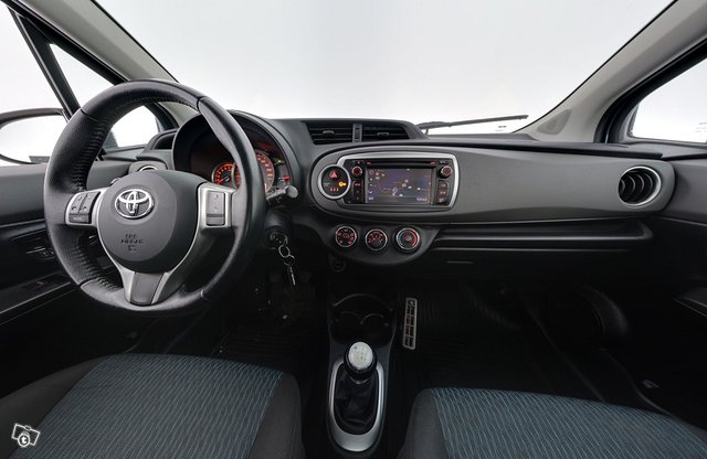 Toyota Yaris 11