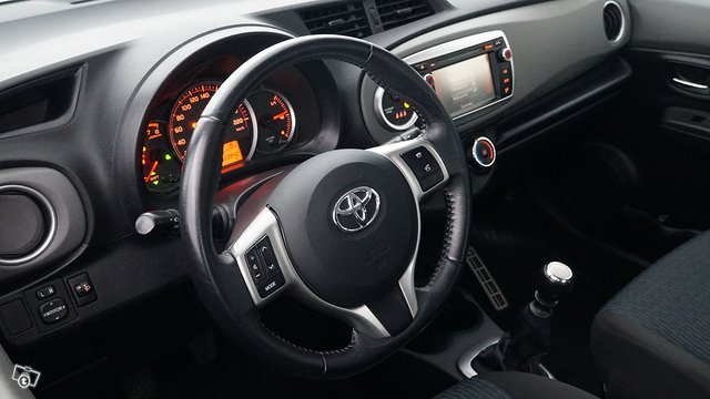 Toyota Yaris 13