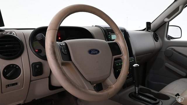 Ford Explorer 11