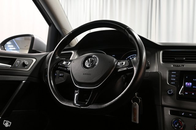 Volkswagen Golf 12