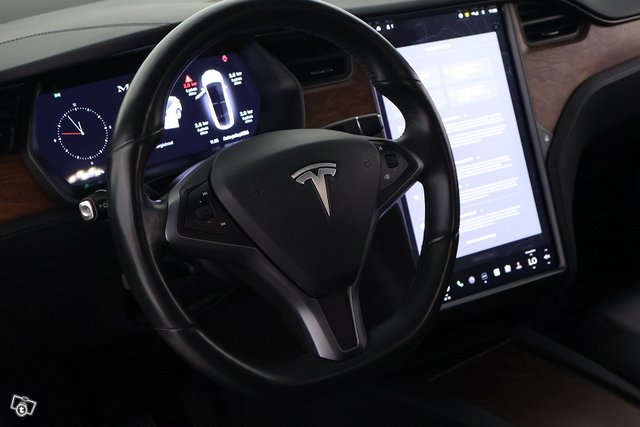 Tesla Model X 9