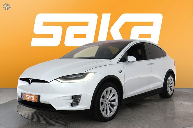 Tesla Model X 11