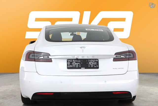 Tesla Model S 6