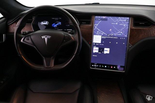 Tesla Model S 17