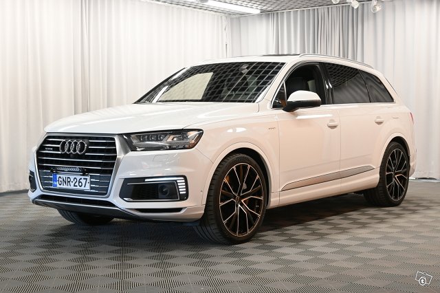 Audi Q7 4