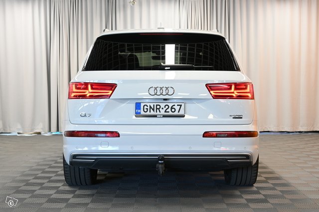 Audi Q7 5