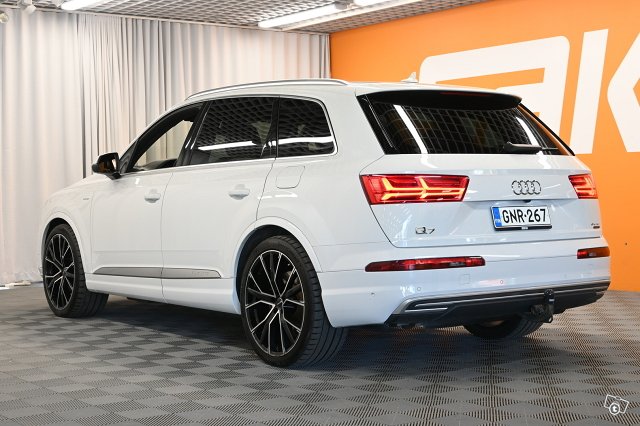 Audi Q7 6