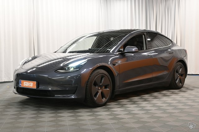 Tesla Model 3 4