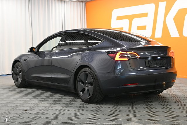 Tesla Model 3 7