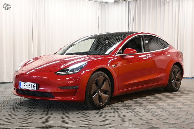 Tesla Model 3 4