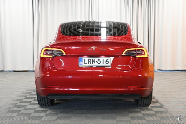 Tesla Model 3 6