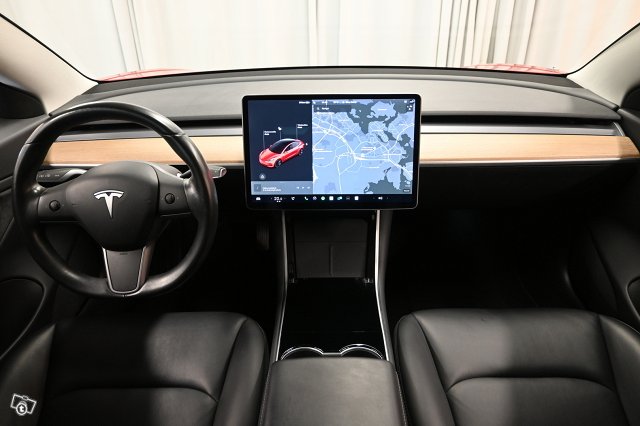 Tesla Model 3 11