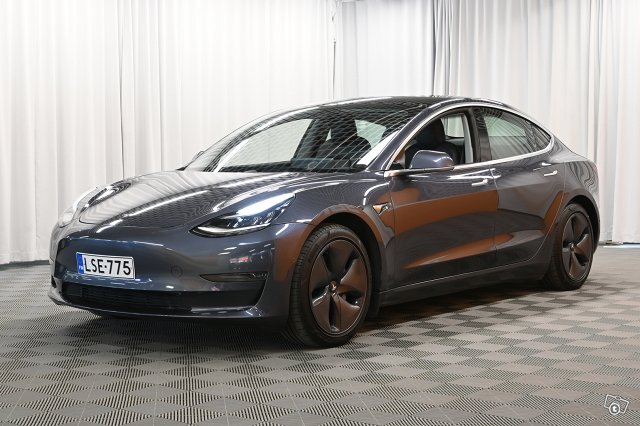 Tesla Model 3 4