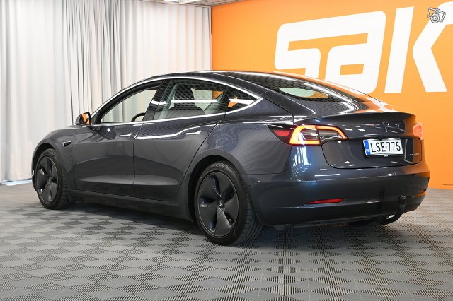 Tesla Model 3 7