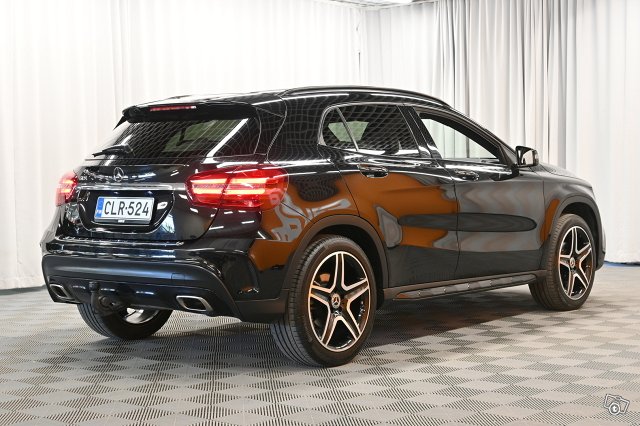 Mercedes-Benz GLA 5