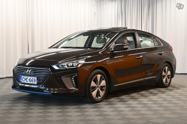 Hyundai IONIQ PLUG-IN 4