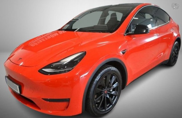 Tesla Model Y 2