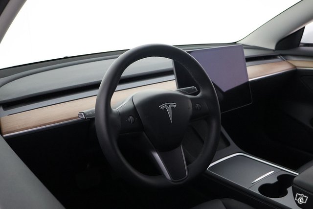 Tesla Model 3 12