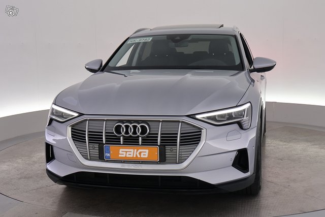 Audi E-tron 11